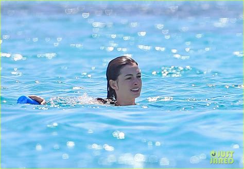 anne hathaway bikini|Anne Hathaway Stuns in Several Swimsuits in Ibiza!